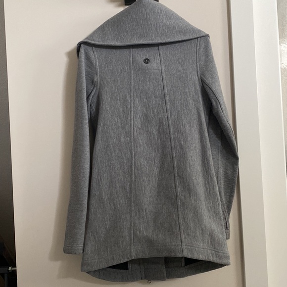 Lululemon coat size 2 - Picture 2 of 5